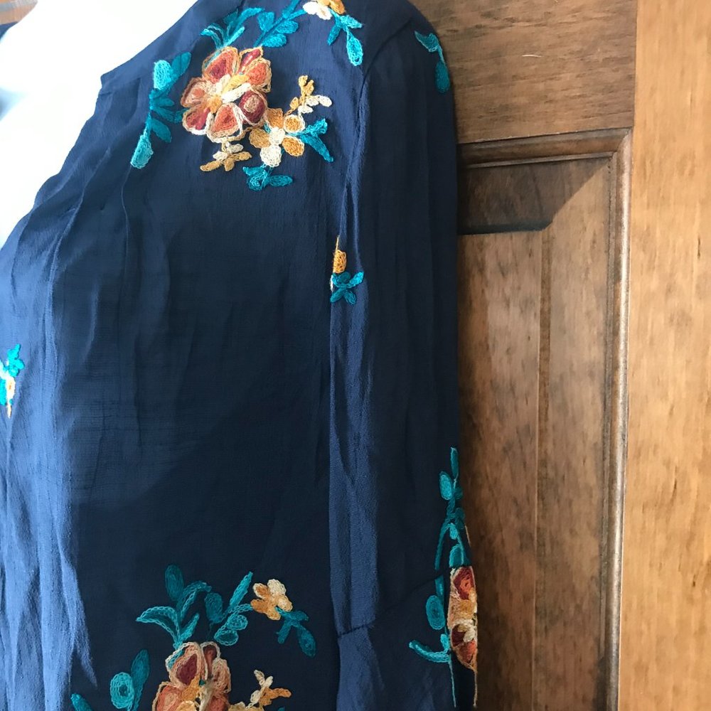 NWT Figueroa & Flower Blueberry w/Embroidered Flowers Peasant Blouse Large - Picture 6 of 13